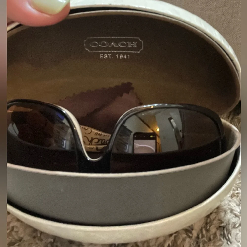 Coach sunglasses w/hard case😎 - Picture 8 of 8